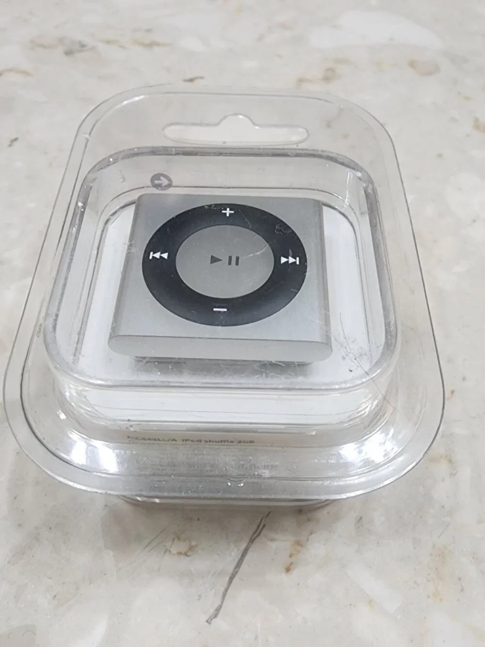 Brand New Sealed Apple iPod shuffle 4th Generation Silver (2 GB)
